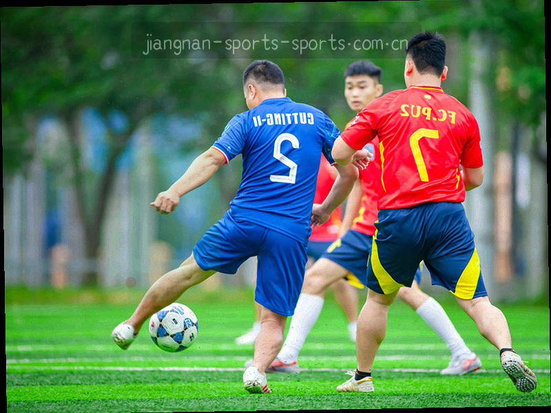 足球比赛精彩瞬间